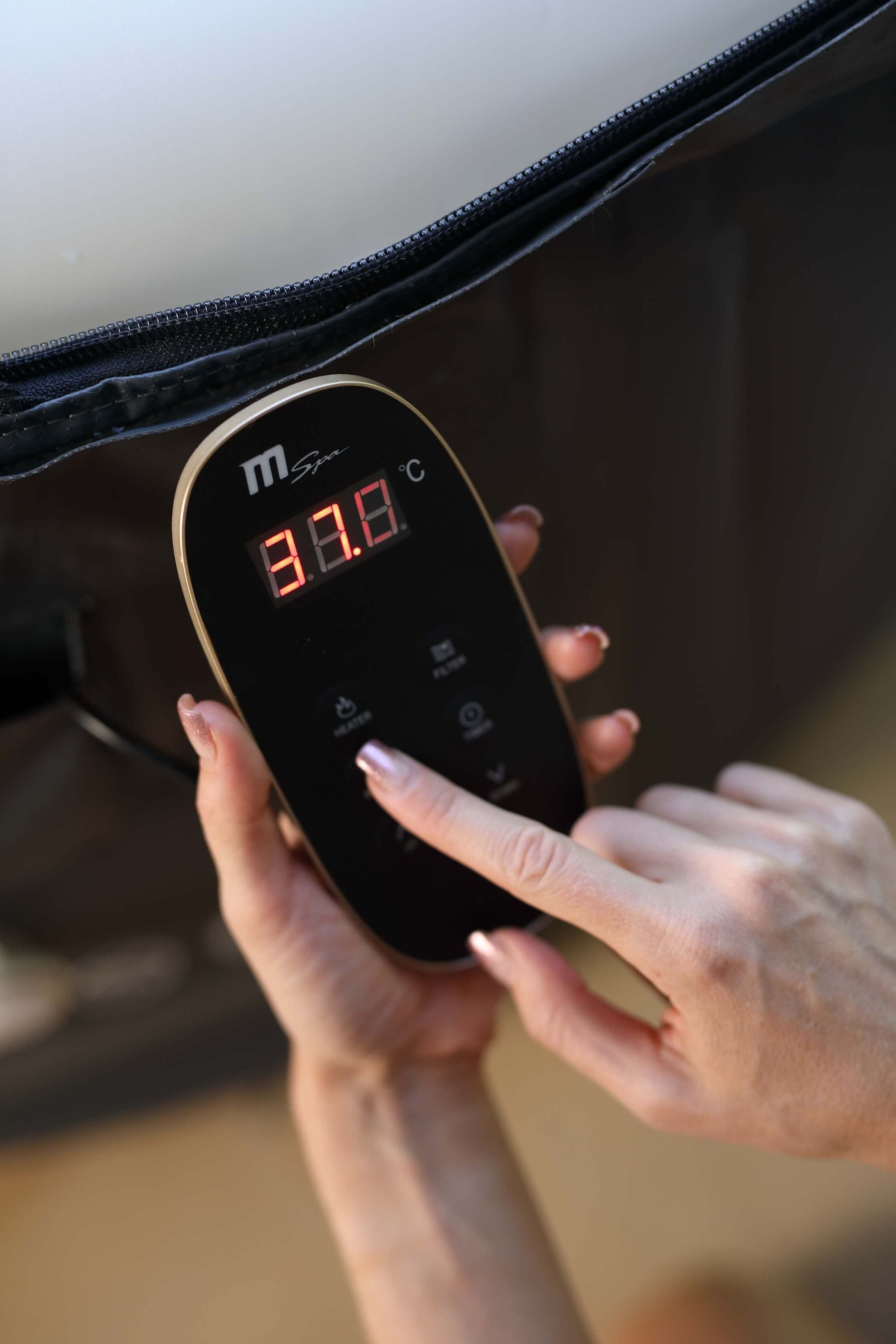 MSPA Blow up Hot Tub for 4-6 People Plug and Play Inflatable Tub 245 Gallon I SPAFAIR