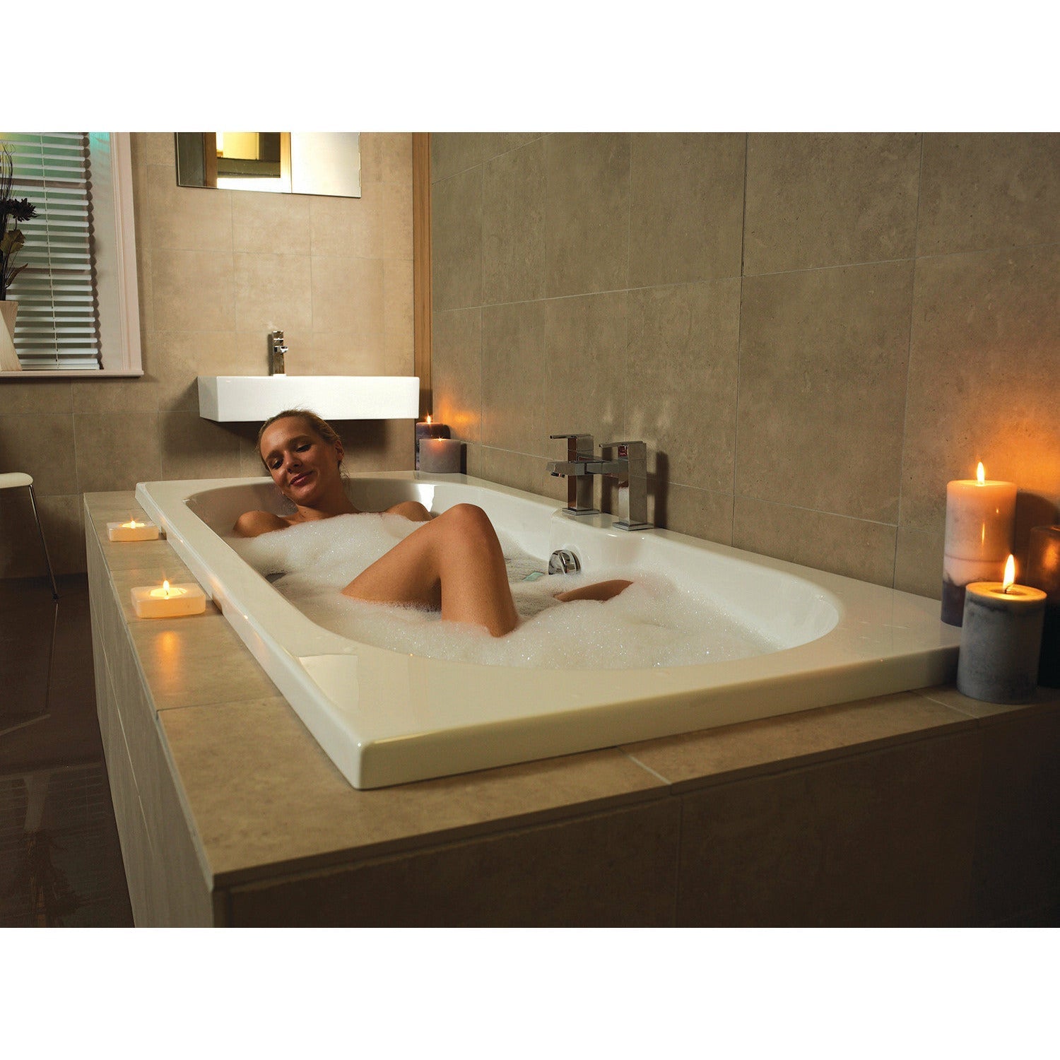 Round Double-Ended Straight Bath - 1700 x 750mm | Luna